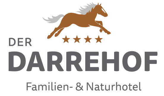 Logo Darrehof – Familien- & Naturhotel mit galoppierendem Pferd